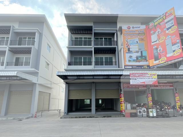 ขาย/ให้เช่า อาคารพาณิชย์2คูหา 3.5ชั้น  (อยู่ตรงข้ามตลาดชัชวาล ลำลูกกาคลอง7) มีที่จอดรถส่วนตัว เจ้าของปล่อยเองครับ 